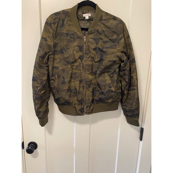 Xhilaration Jackets & Blazers - Xhilaration women’s/junior bomber Camo jacket‎ Size Medium